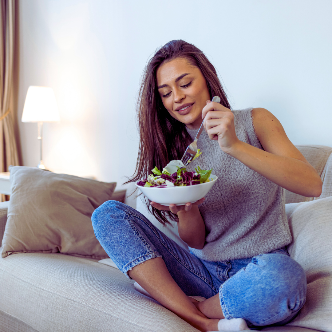 Mindful Eating Habits to Reduce Emotional Snacking and Improve Well-Being